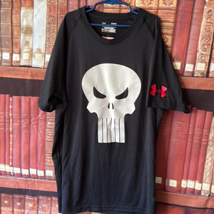Under Armour SMALL BLACK‎ marvel Punisher shirt Heat Gear